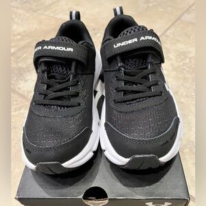NWB Under Armour Kids Black and White Sneakers